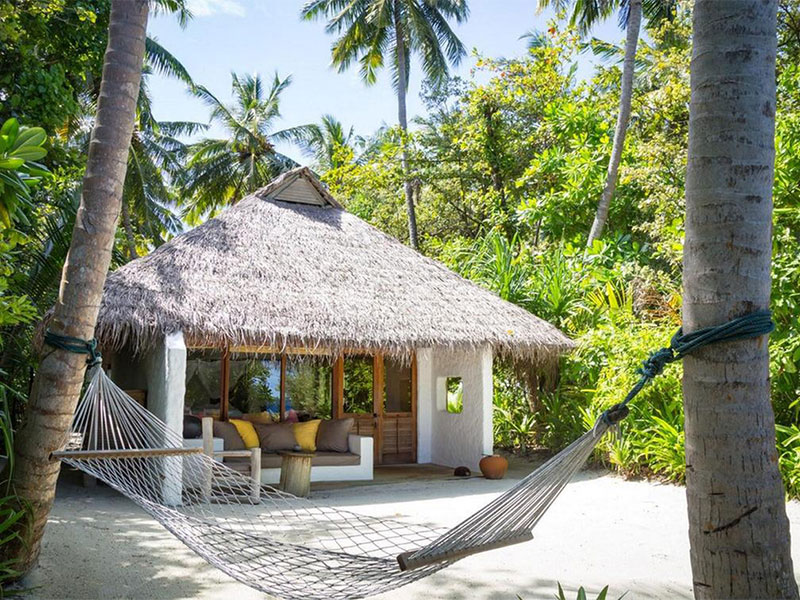 صور من داخل المنتجع  الفخم الذي قضى فيه جو وصوفي جوناس شهر عسلهما في المالديف